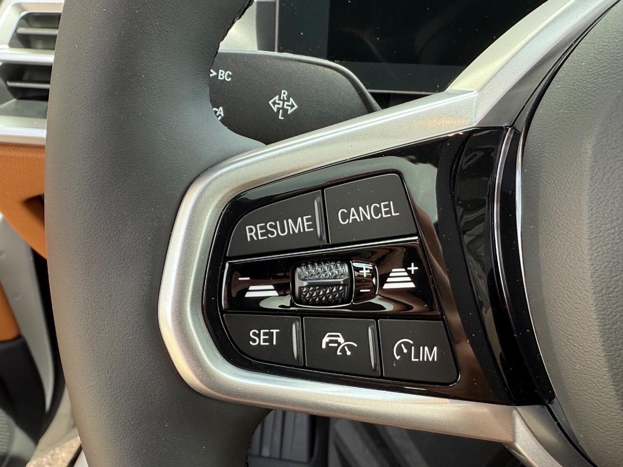 BMW i4 Vehicle Image 11