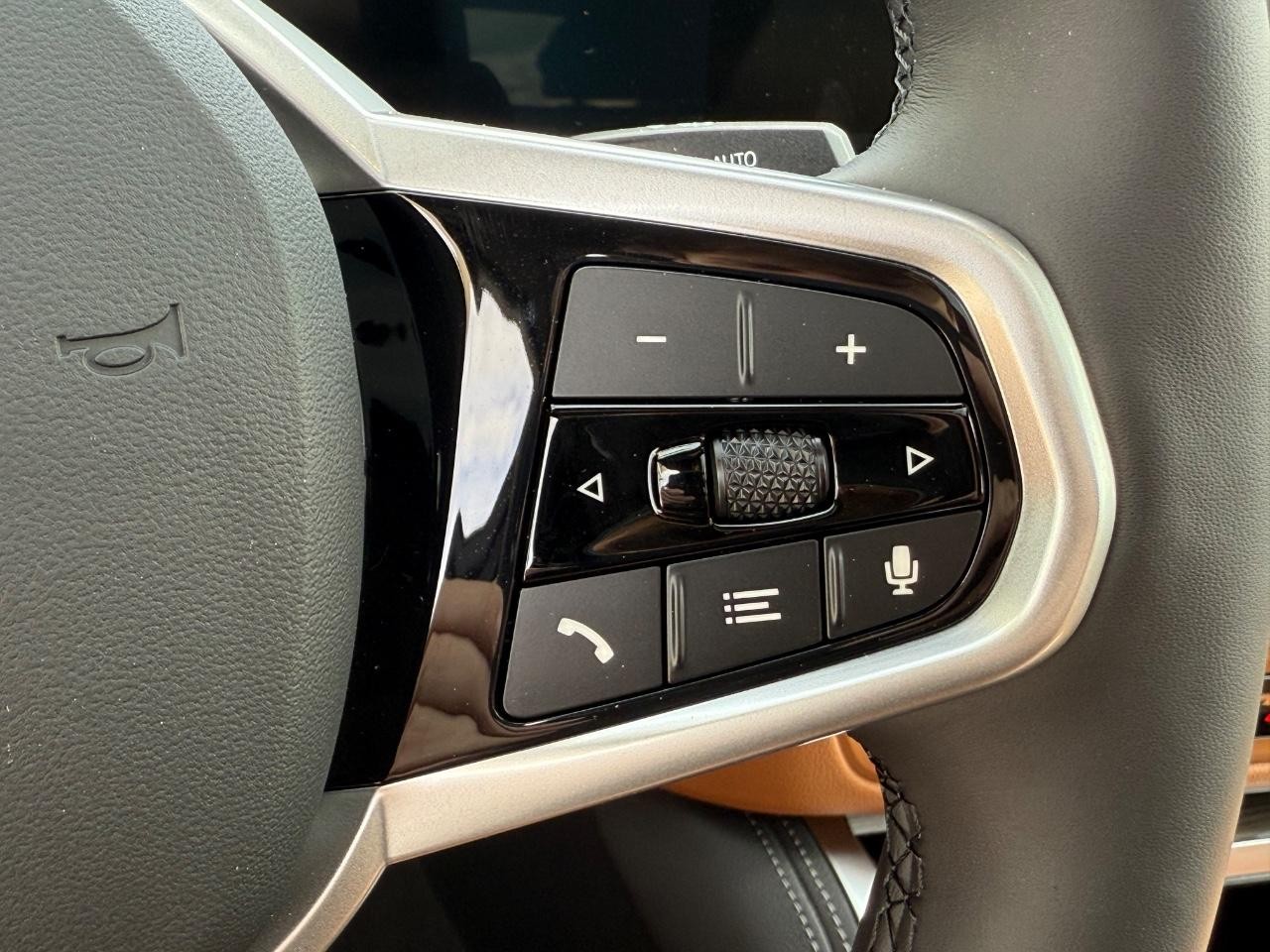 BMW i4 Vehicle Image 12