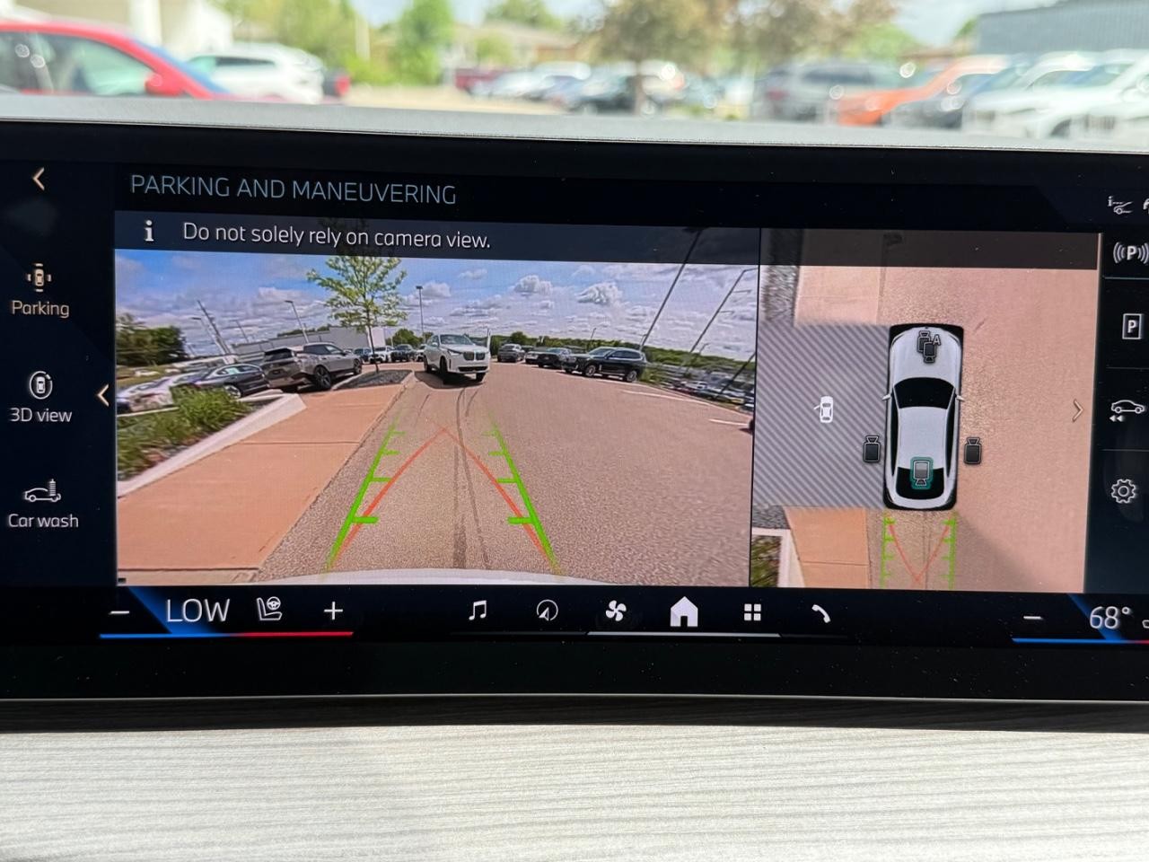 BMW i4 Vehicle Image 13