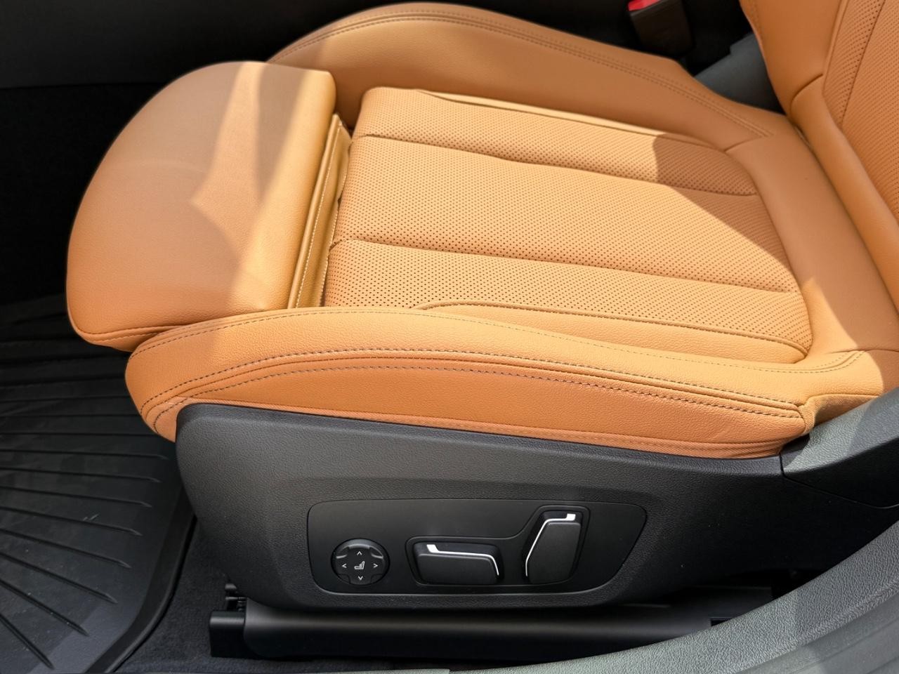 BMW i4 Vehicle Image 17