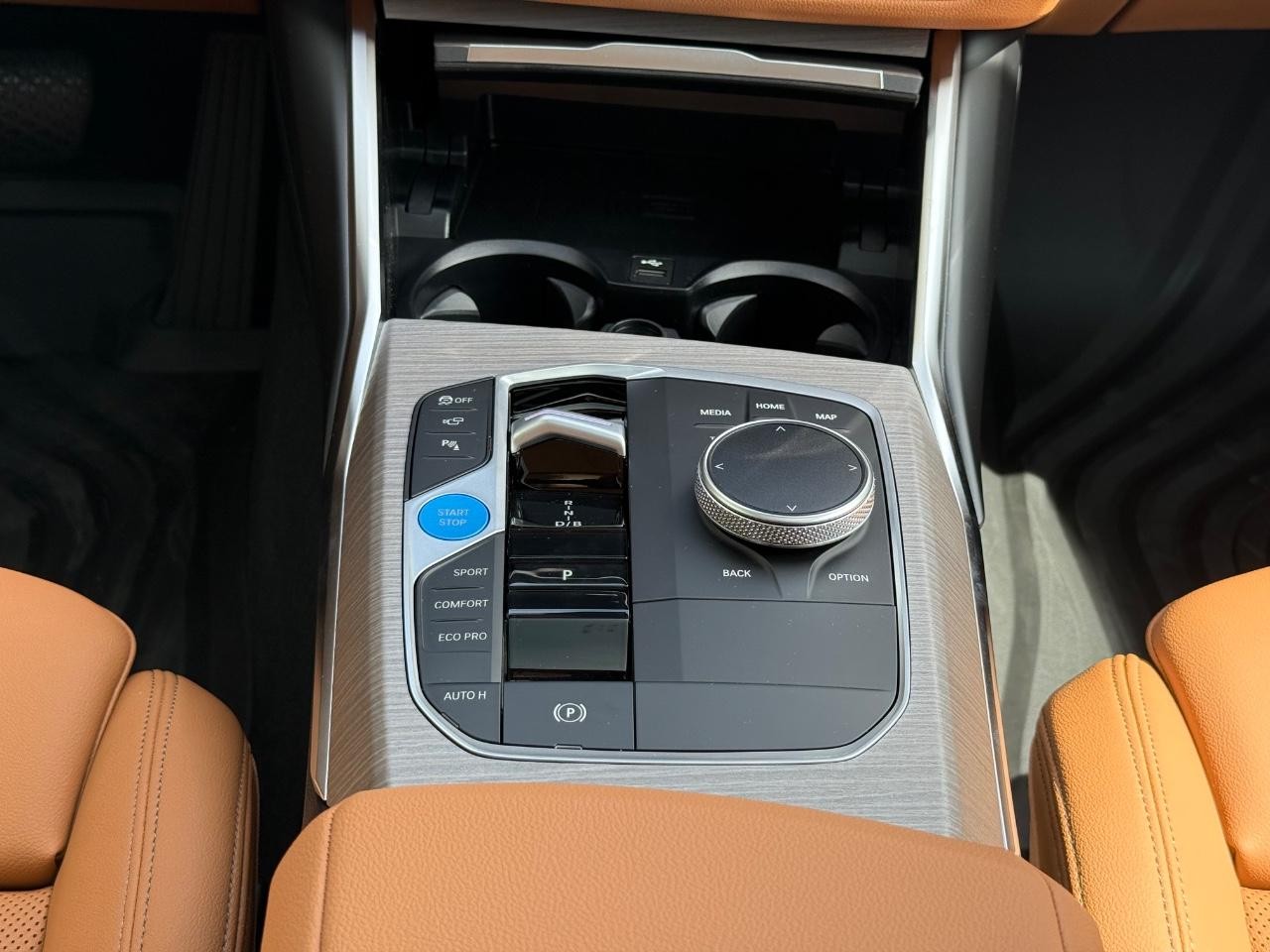 BMW i4 Vehicle Image 08
