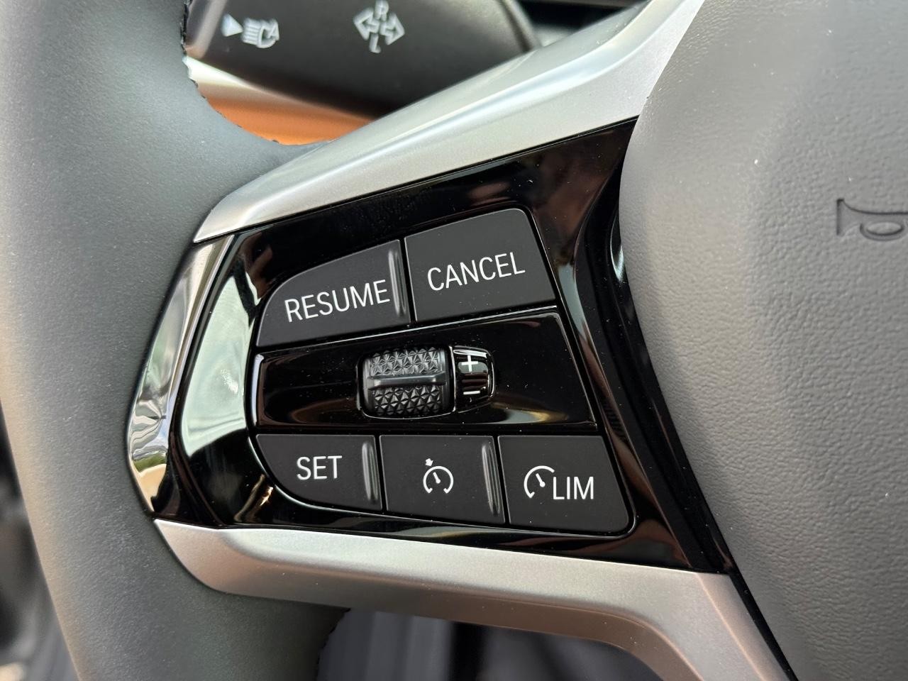 BMW i4 Vehicle Image 11