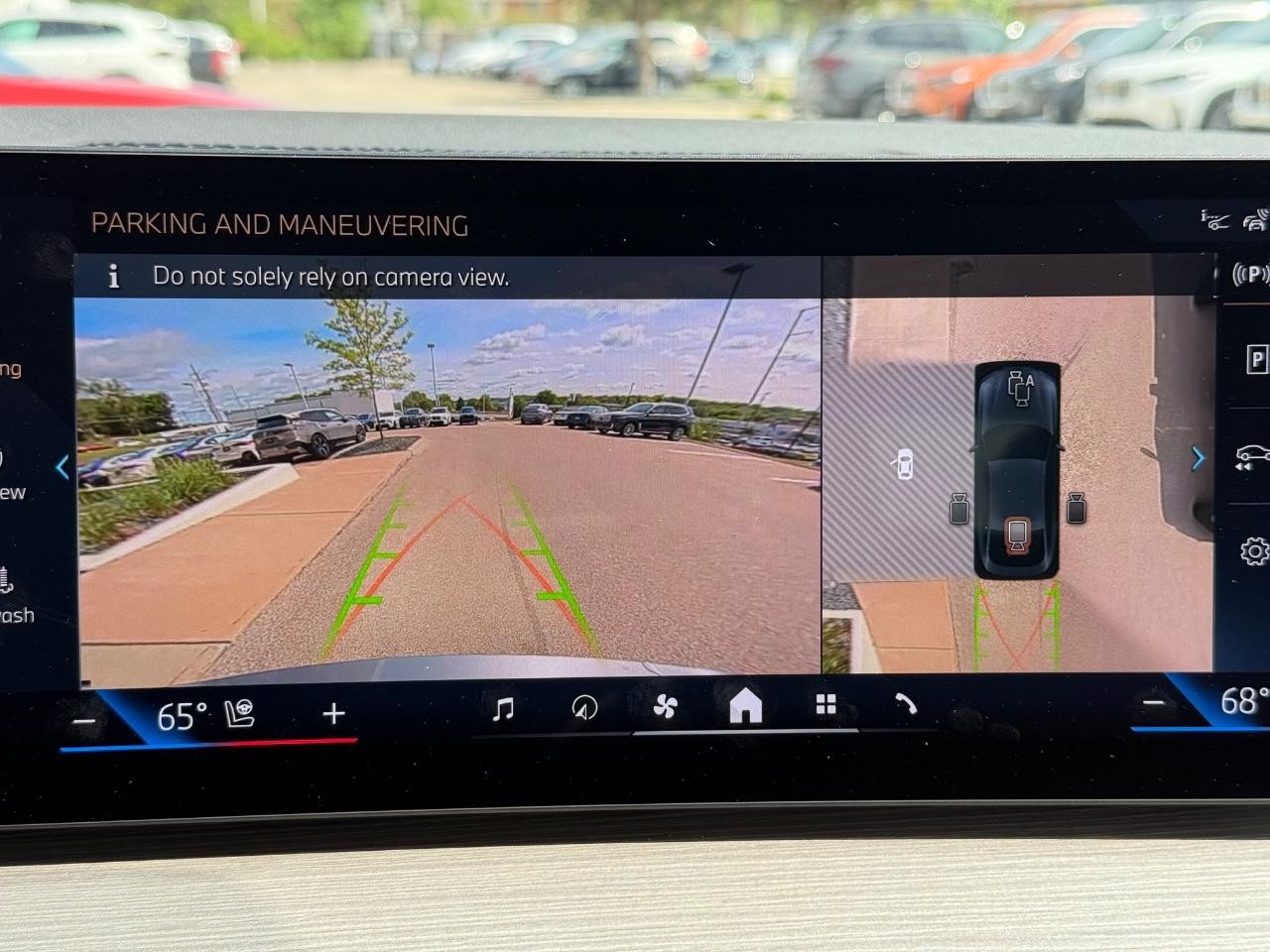 BMW i4 Vehicle Image 13