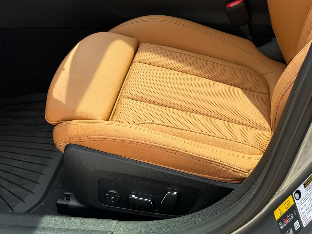 BMW i4 Vehicle Image 17
