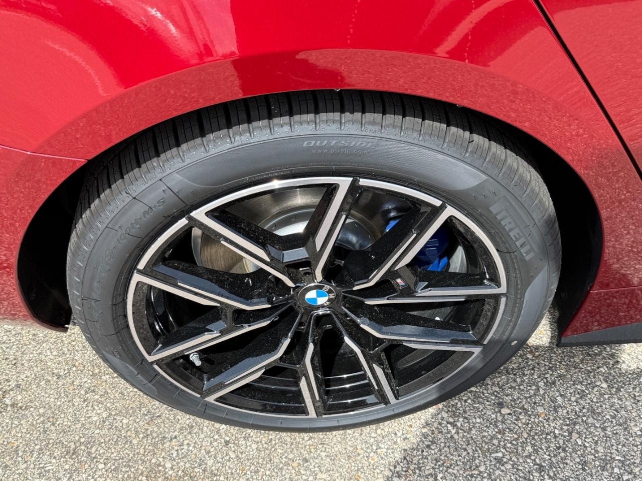 BMW i4 Vehicle Image 04