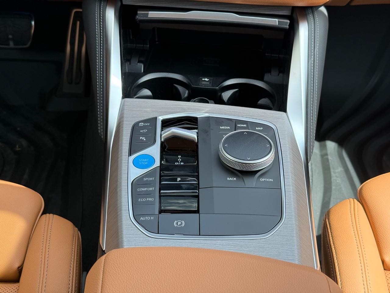 BMW i4 Vehicle Image 08