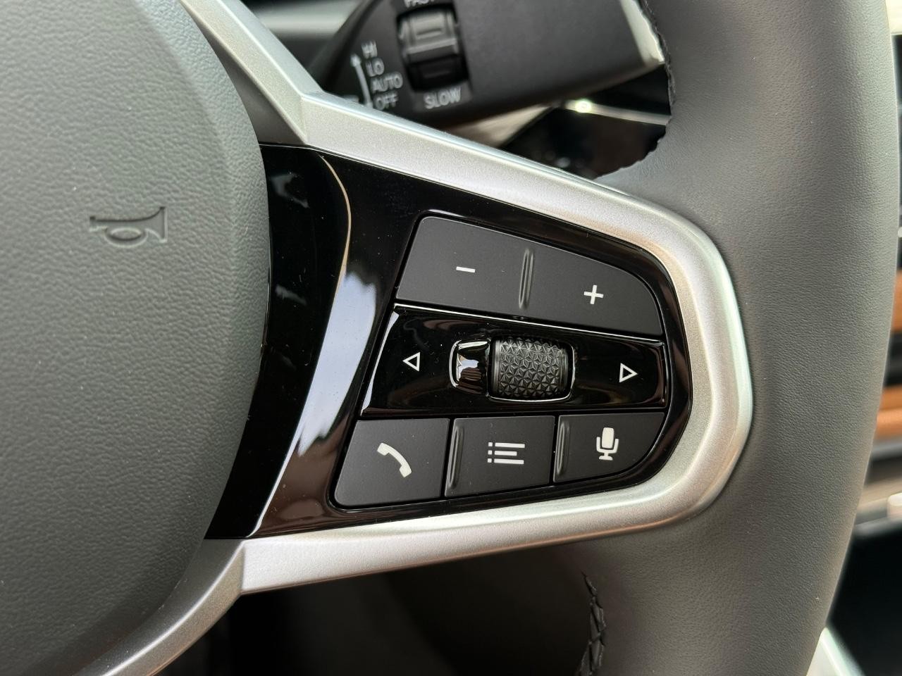 BMW i4 Vehicle Image 12