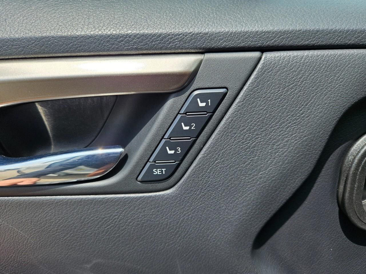 Lexus RX Vehicle Image 15