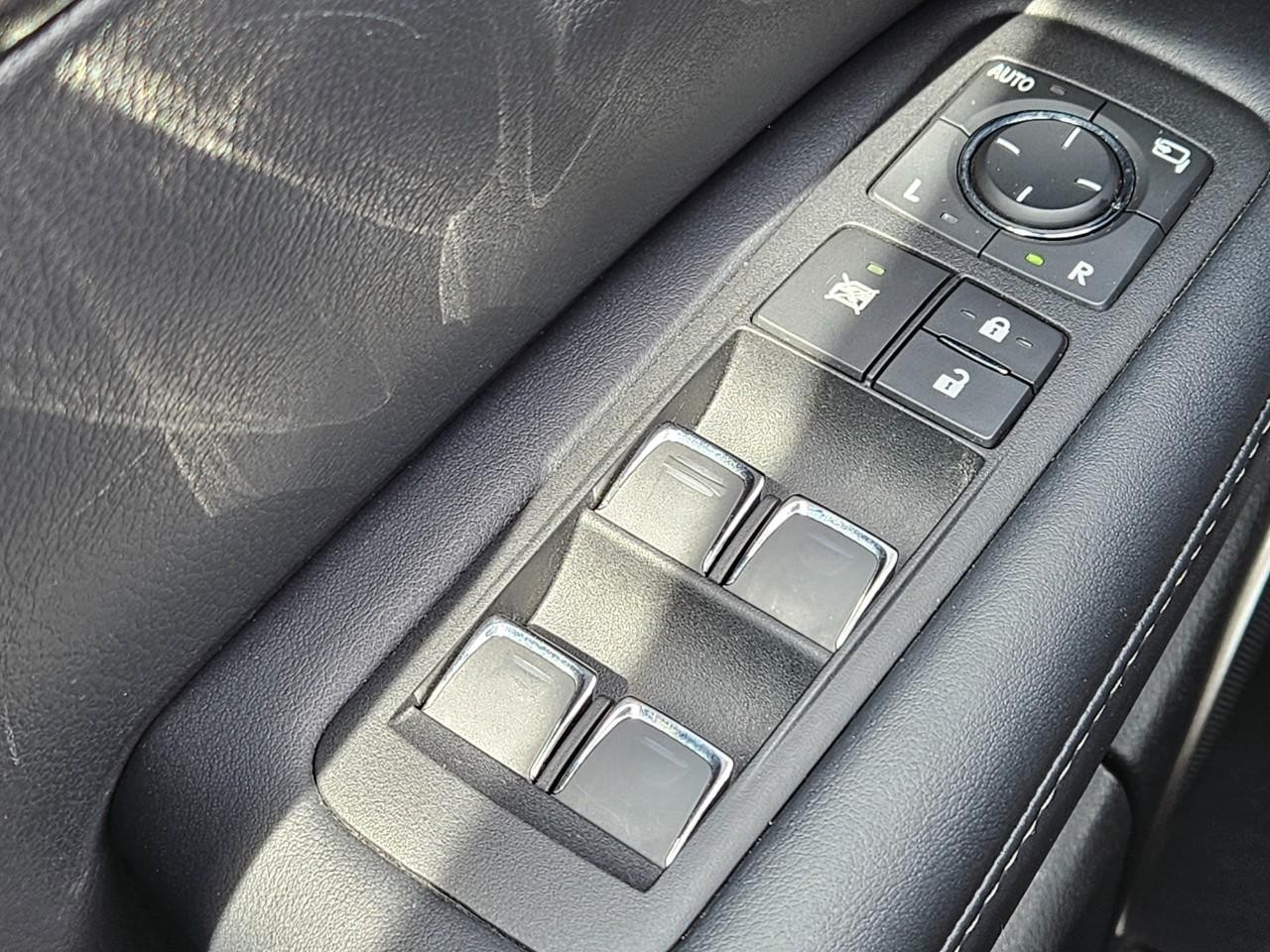 Lexus RX Vehicle Image 21