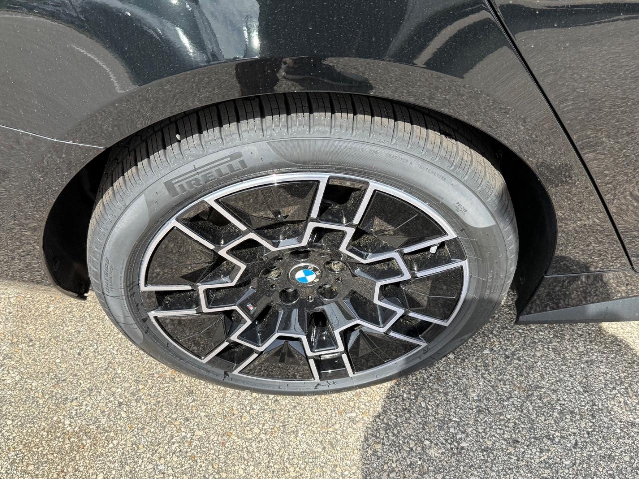 BMW i4 Vehicle Image 04