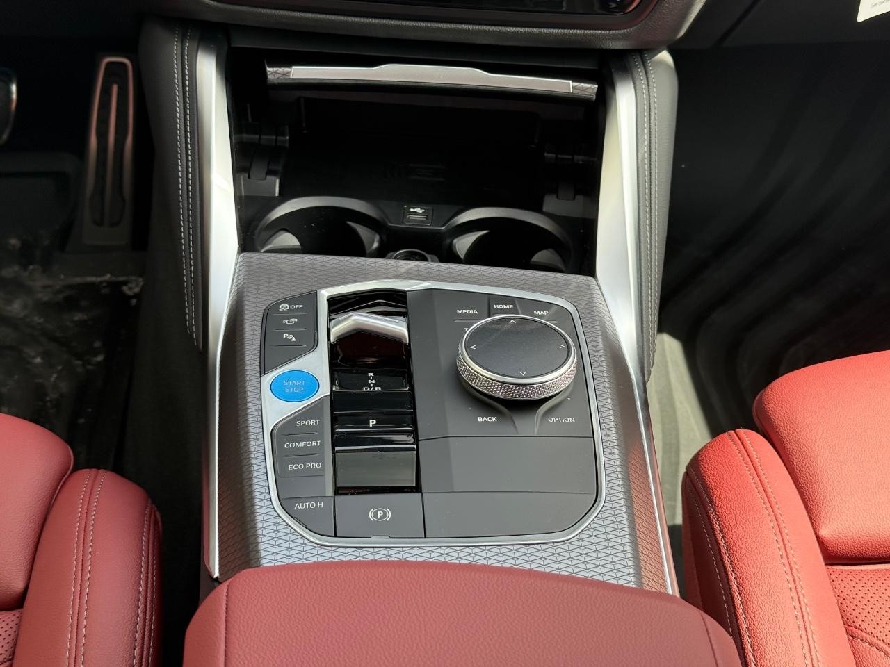 BMW i4 Vehicle Image 08