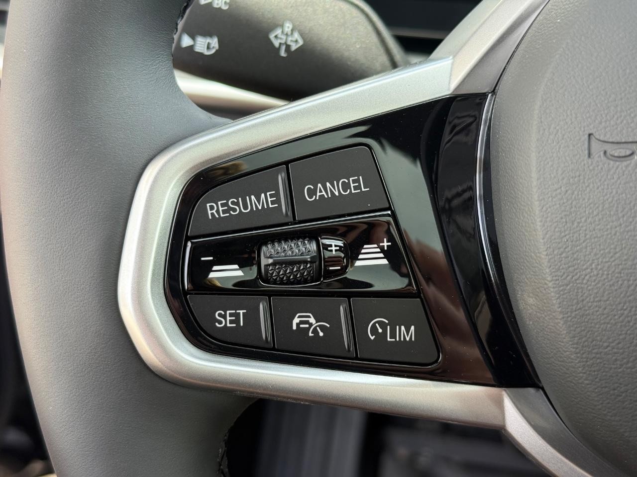 BMW i4 Vehicle Image 11