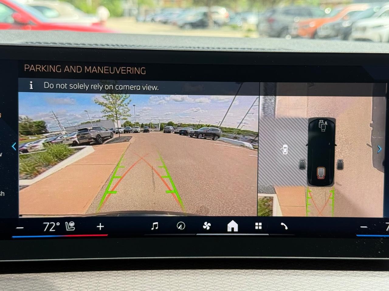 BMW i4 Vehicle Image 13