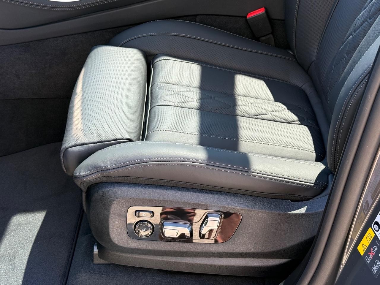 BMW X5 Vehicle Image 17