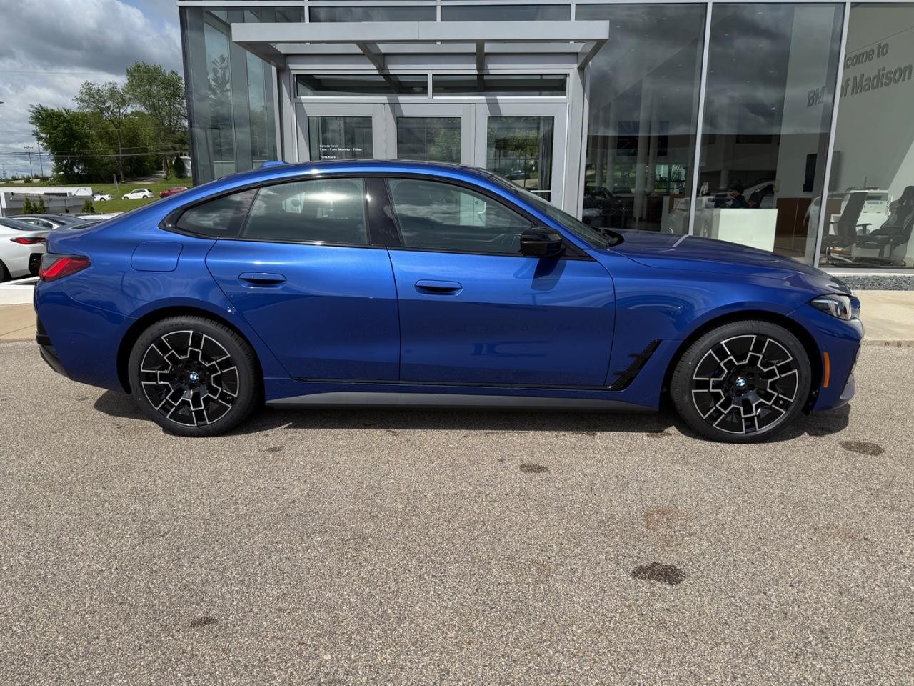 BMW i4 Vehicle Image 02
