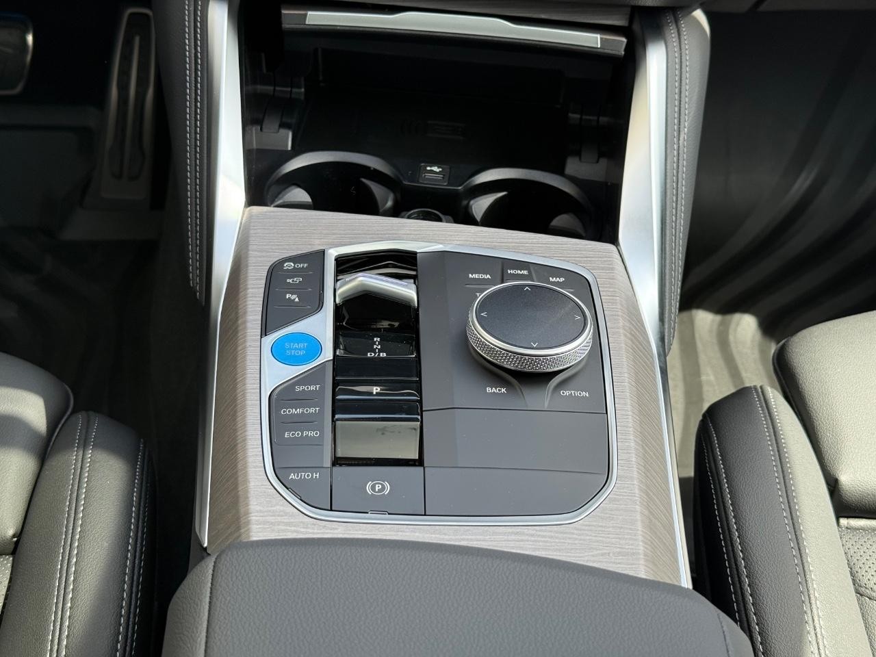 BMW i4 Vehicle Image 08