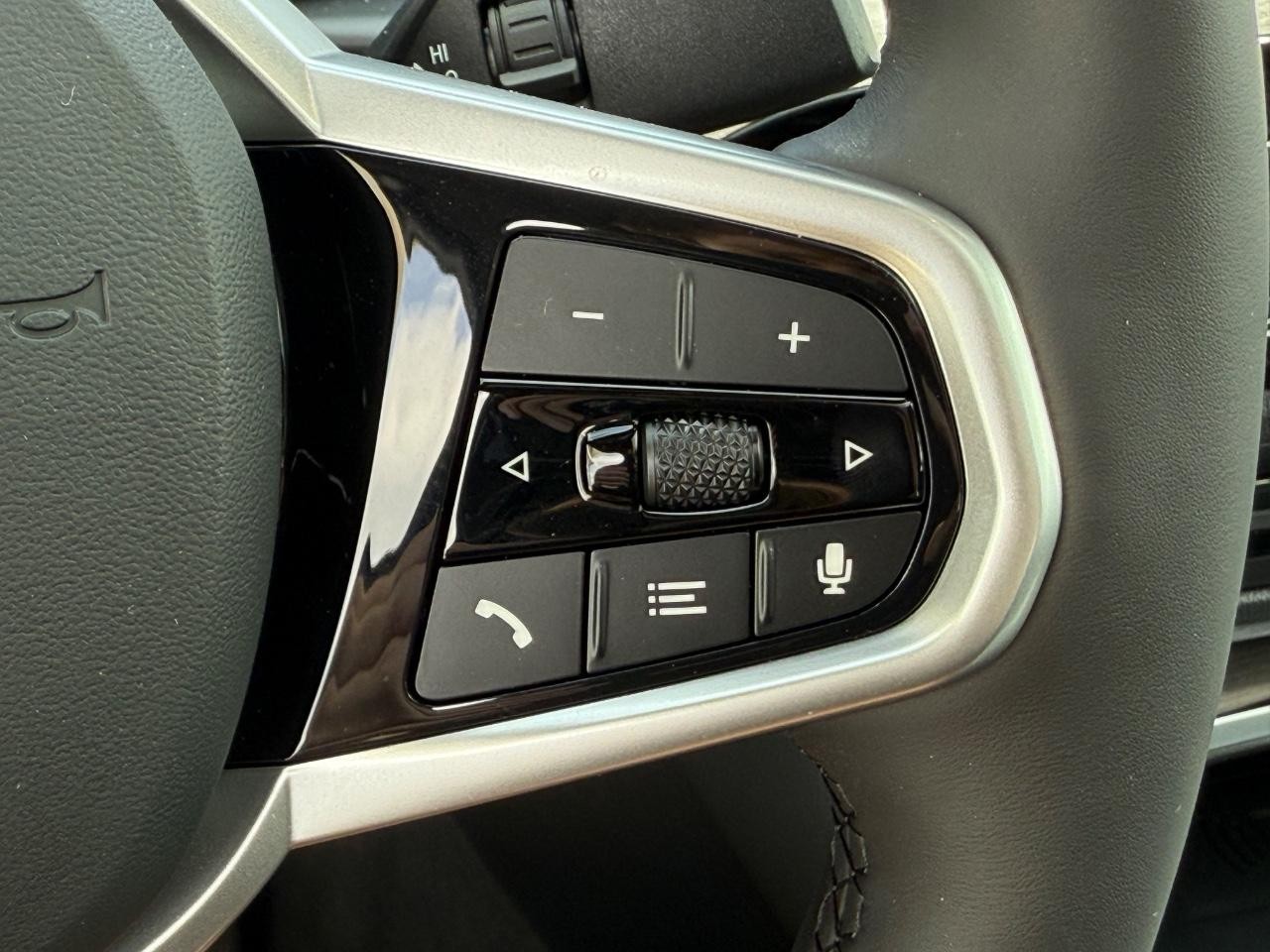 BMW i4 Vehicle Image 12