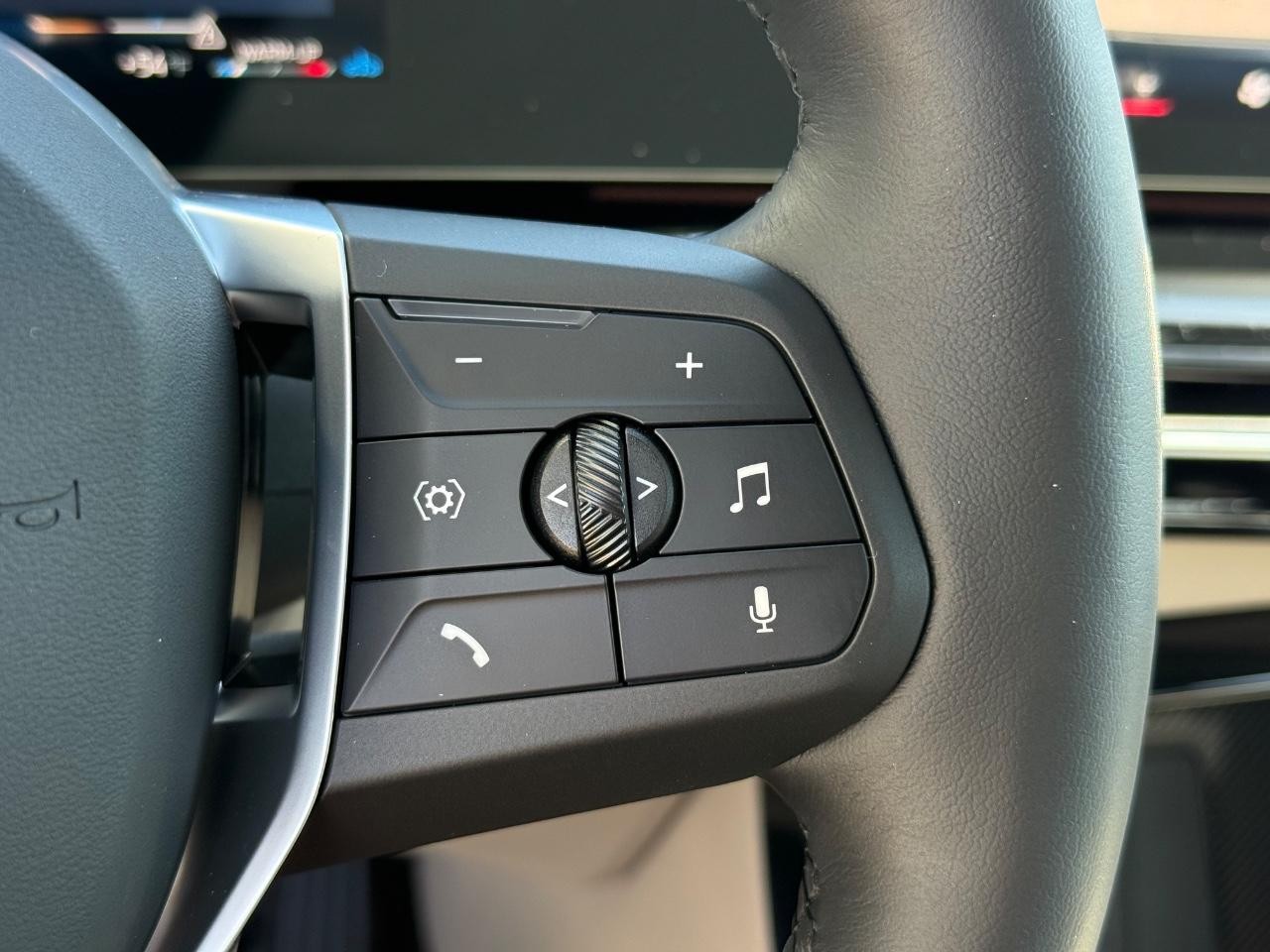 BMW X1 Vehicle Image 13