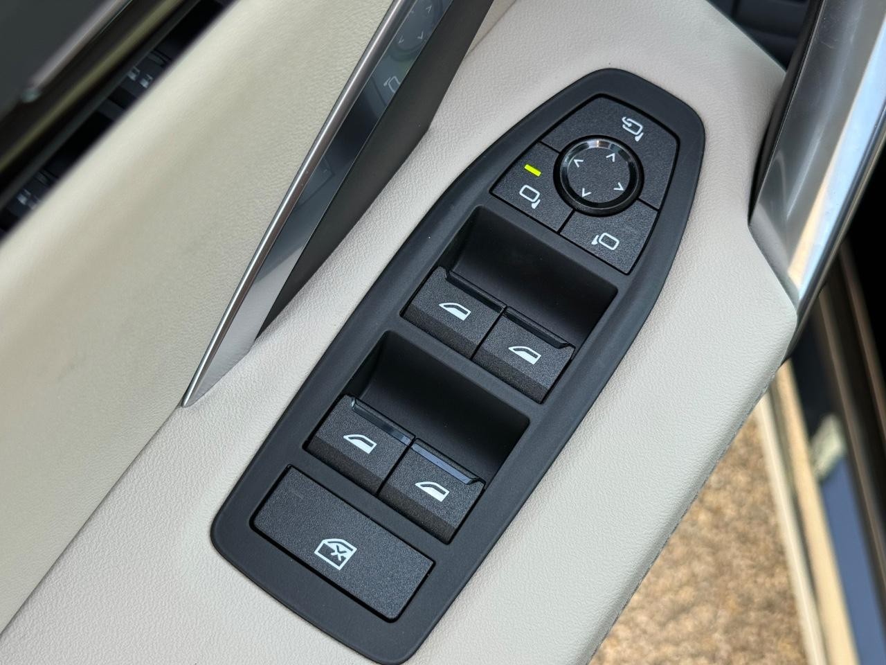 BMW X1 Vehicle Image 16