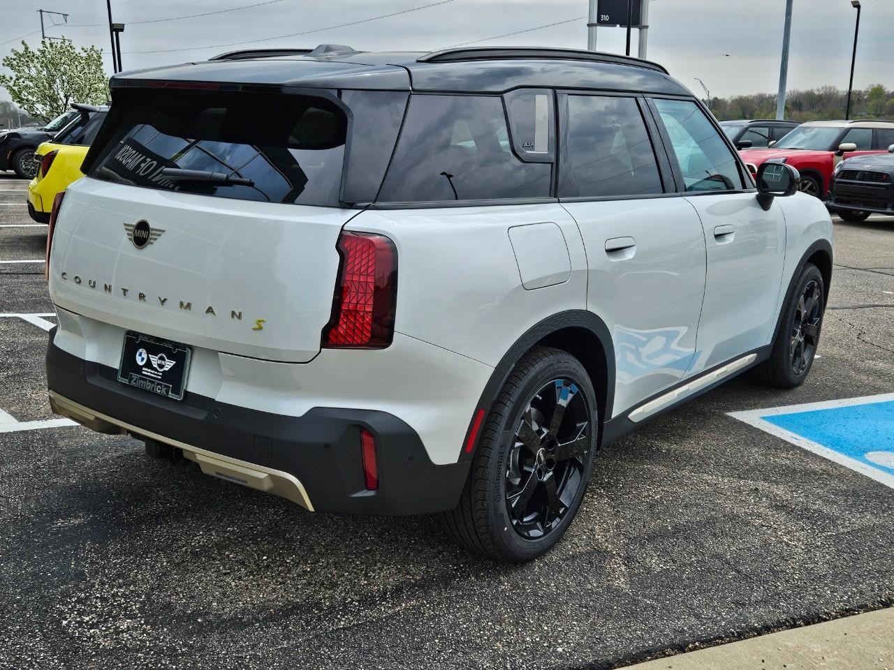 MINI Countryman Vehicle Image 03