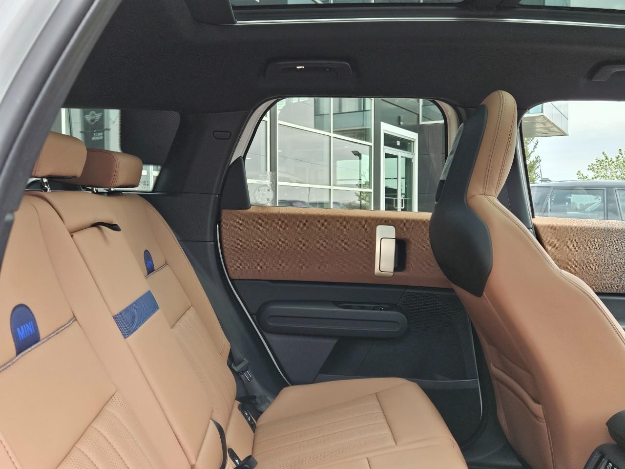 MINI Countryman Vehicle Image 05