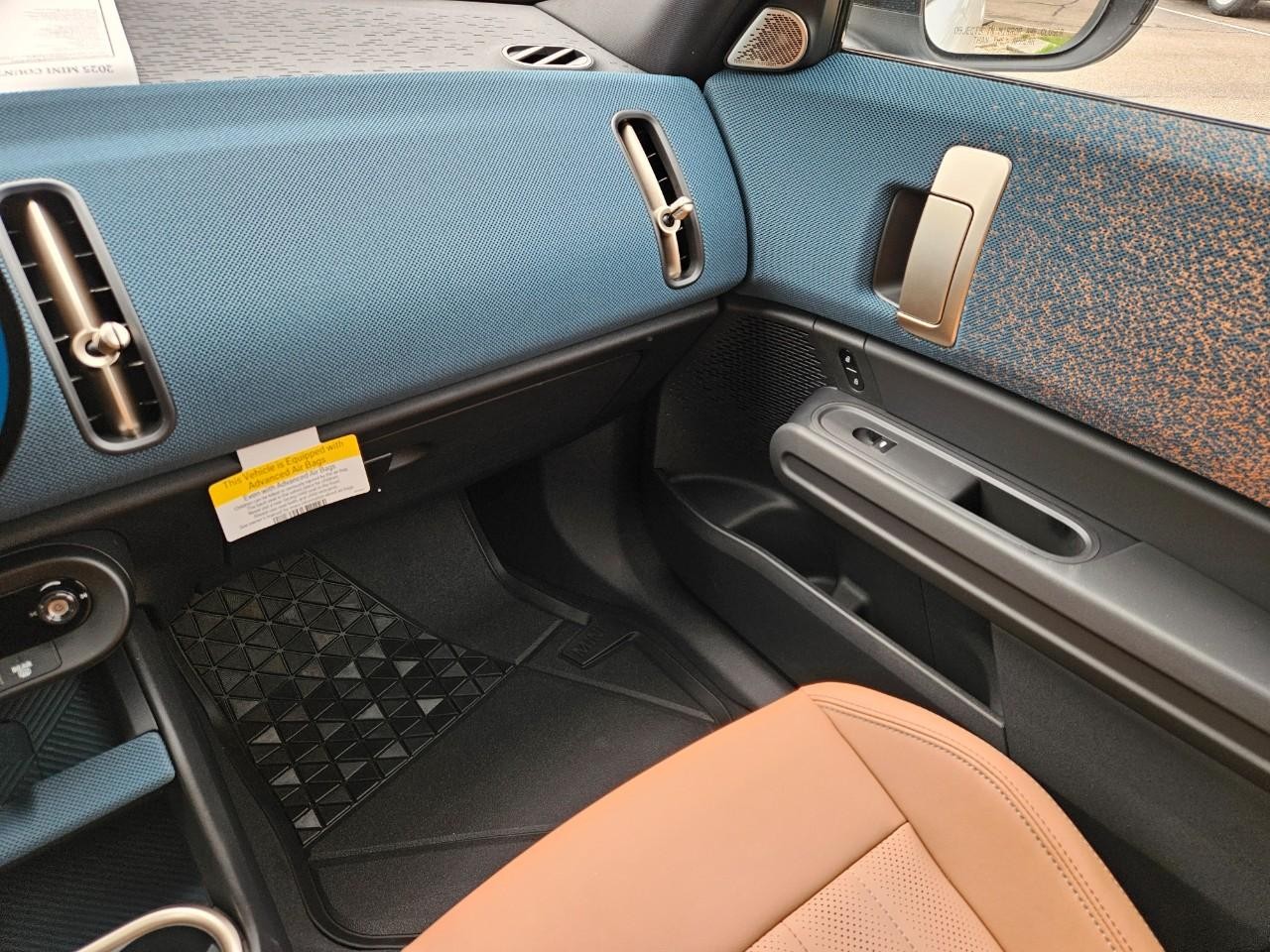 MINI Countryman Vehicle Image 09