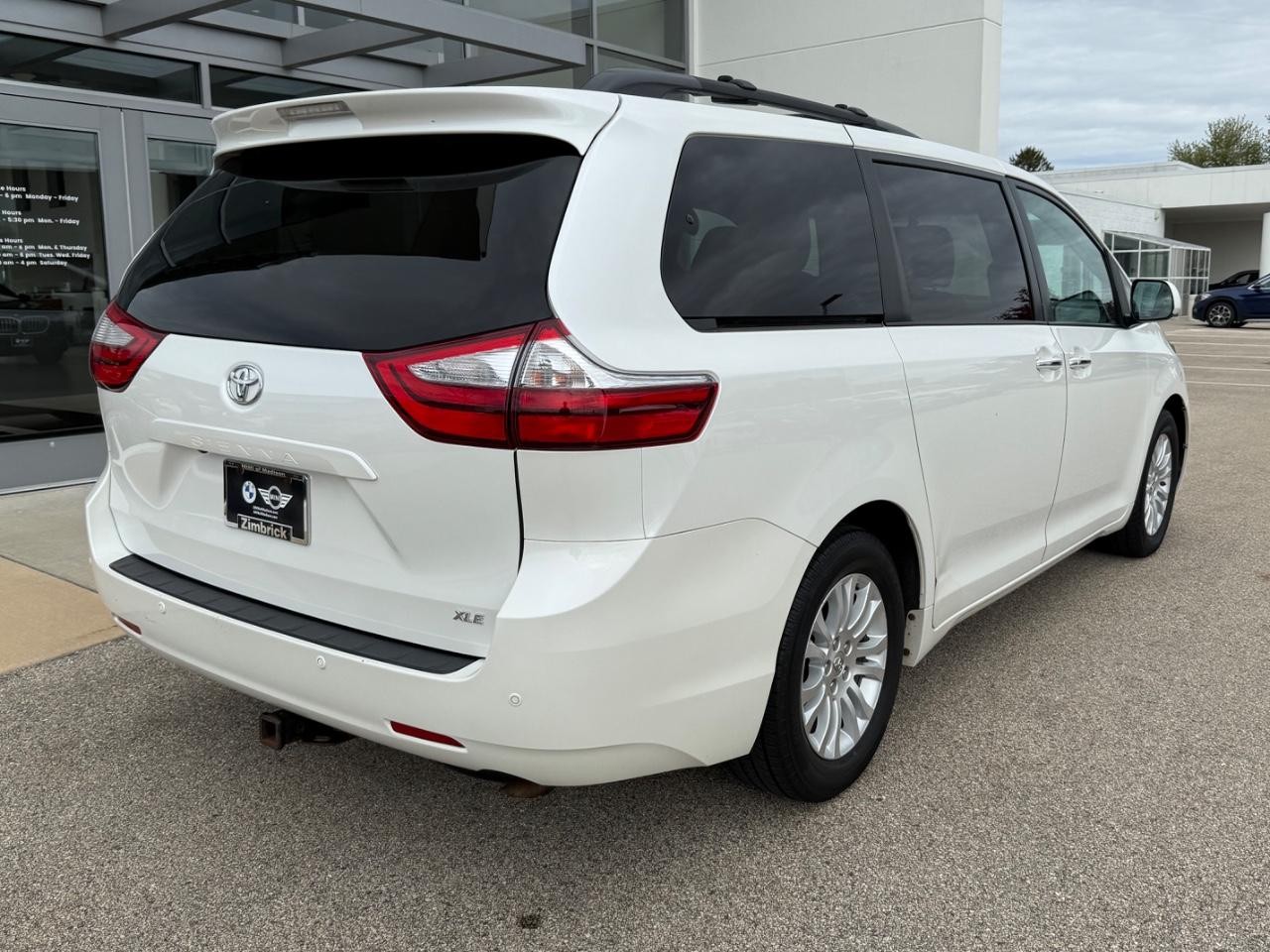 Toyota Sienna Vehicle Image 03