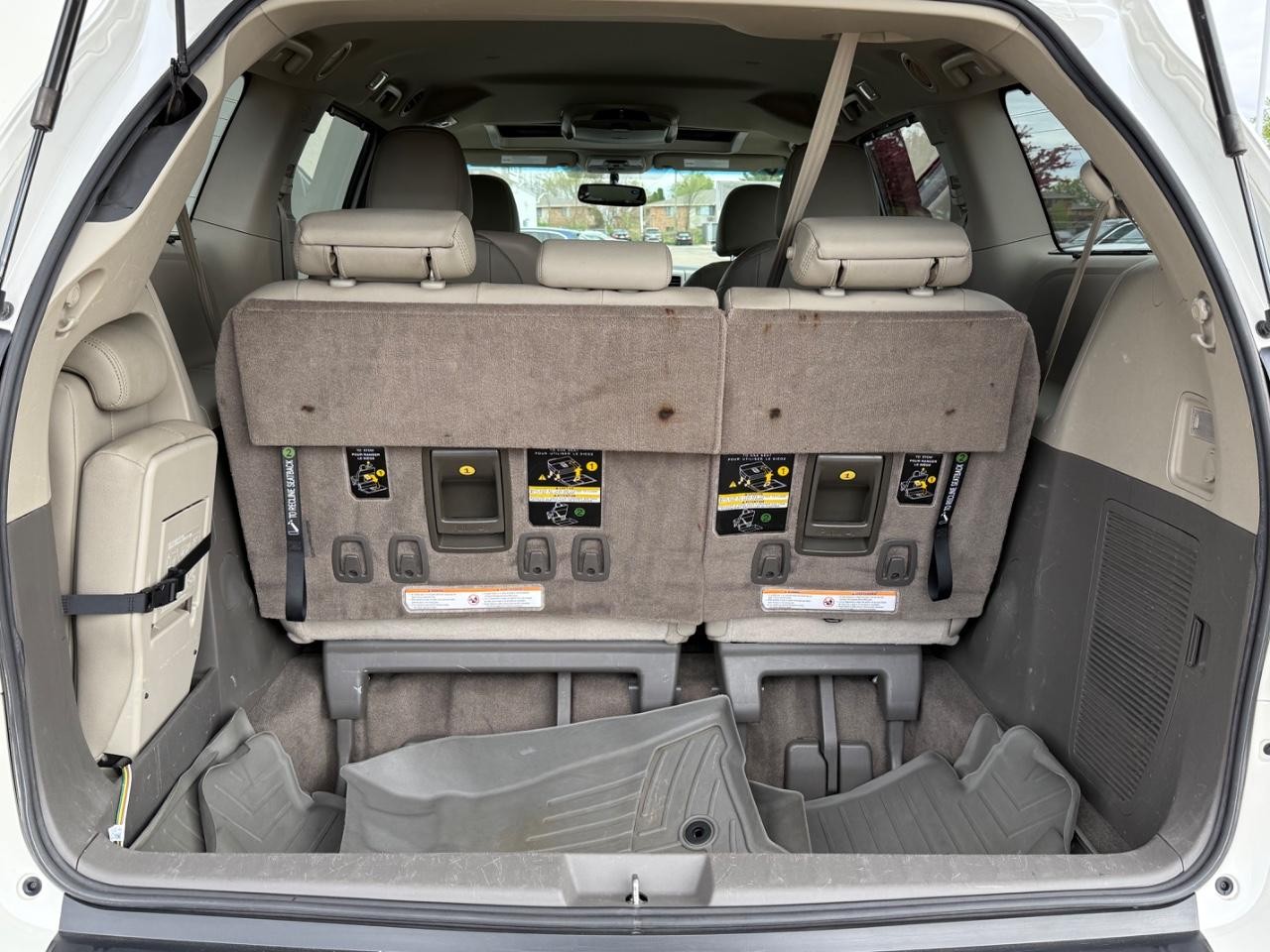Toyota Sienna Vehicle Image 05