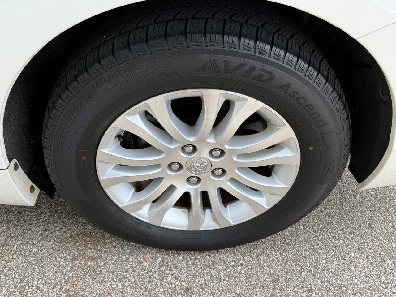 Toyota Sienna Vehicle Image 07