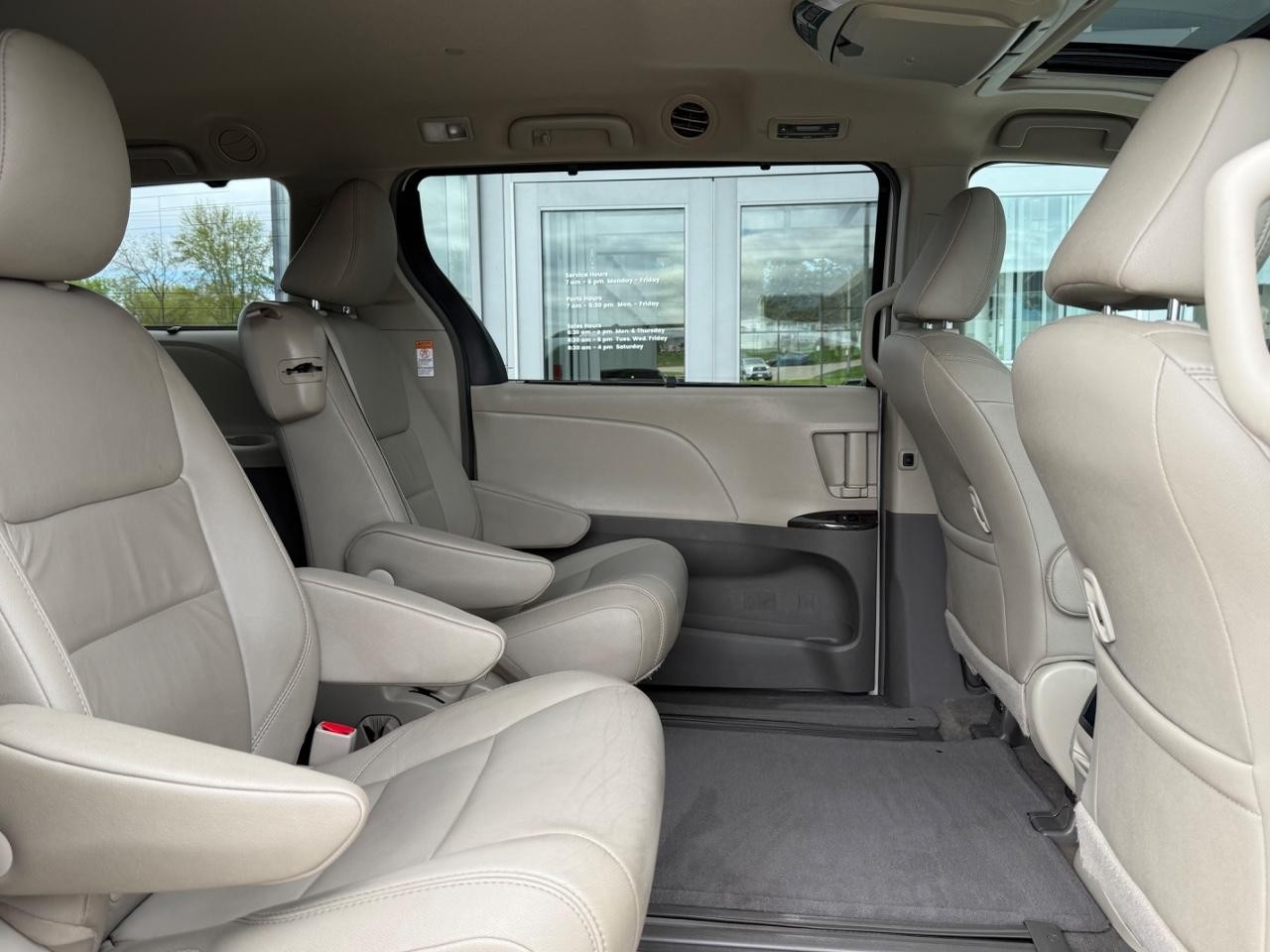 Toyota Sienna Vehicle Image 10