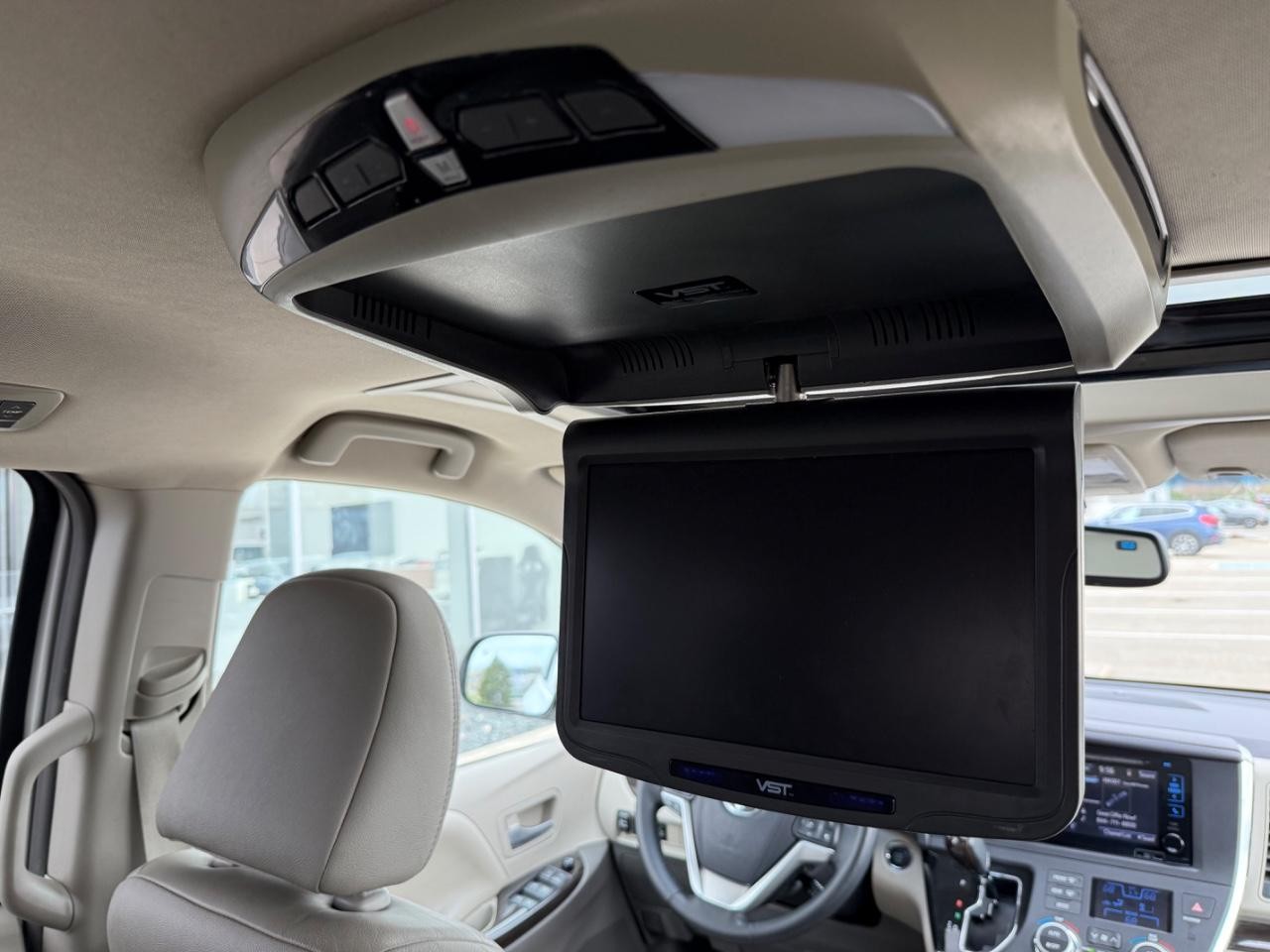 Toyota Sienna Vehicle Image 12