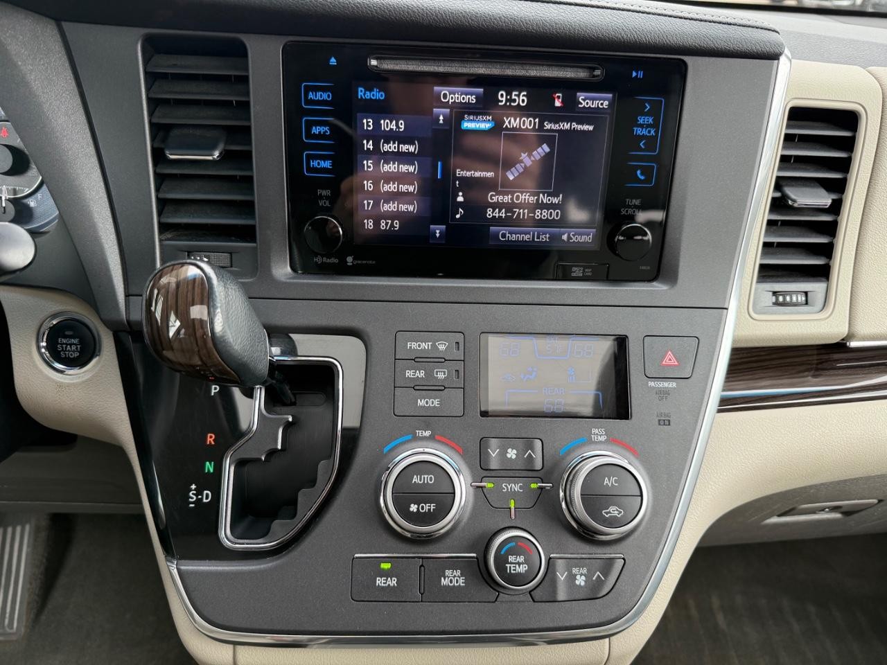 Toyota Sienna Vehicle Image 14