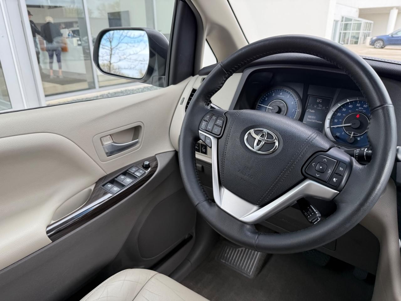 Toyota Sienna Vehicle Image 15