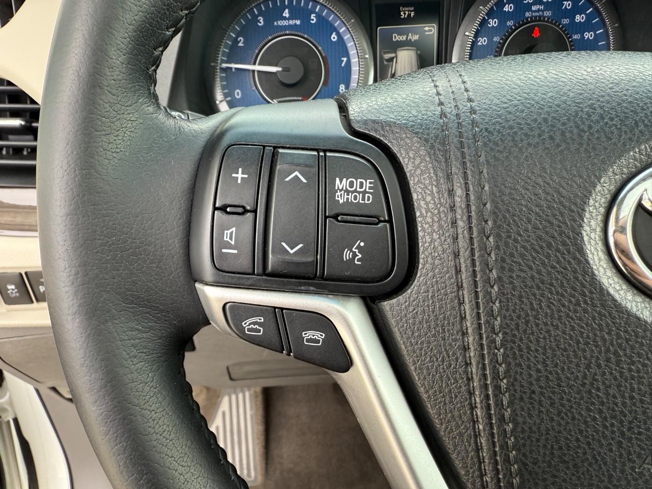 Toyota Sienna Vehicle Image 17