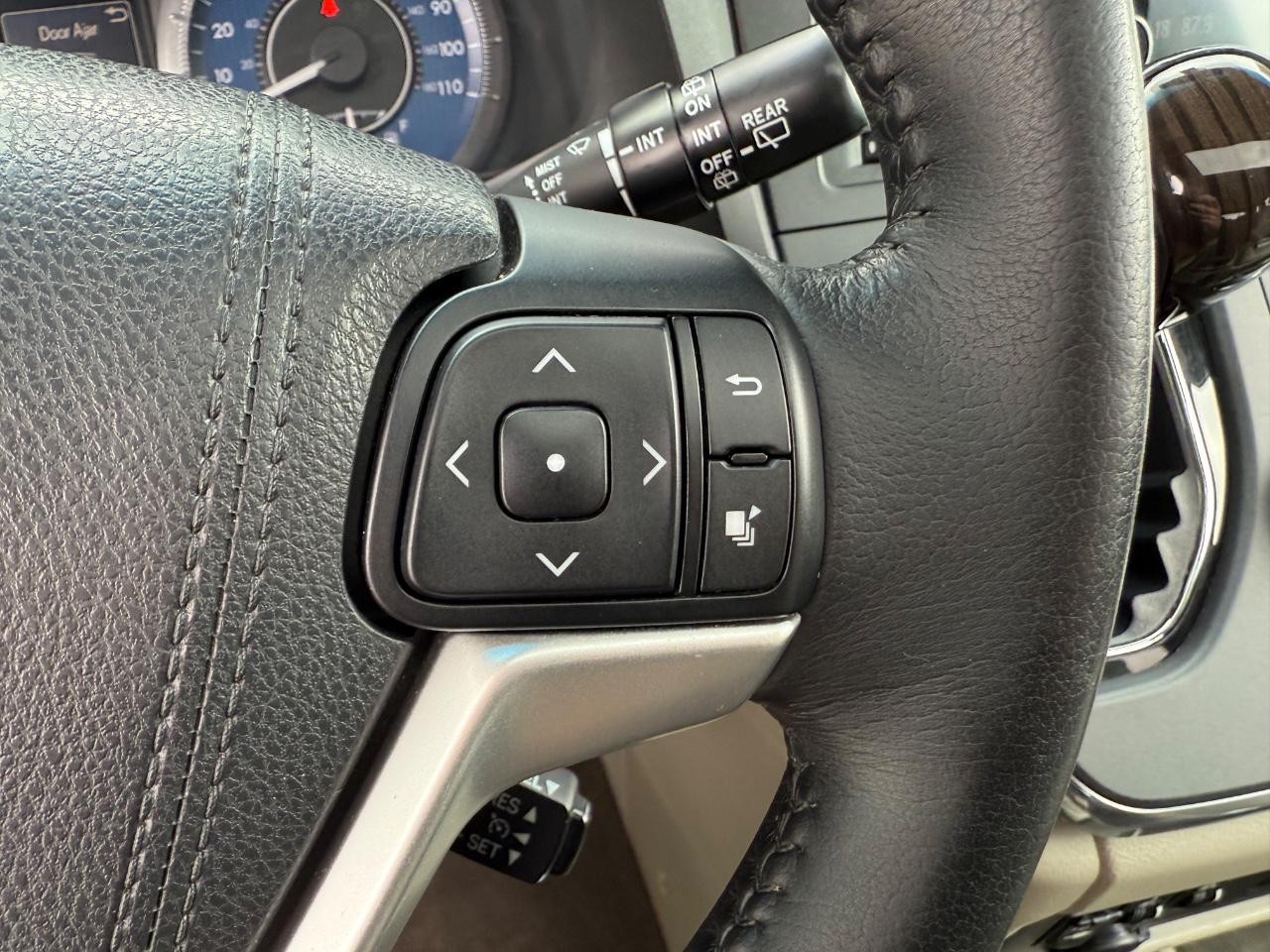 Toyota Sienna Vehicle Image 18