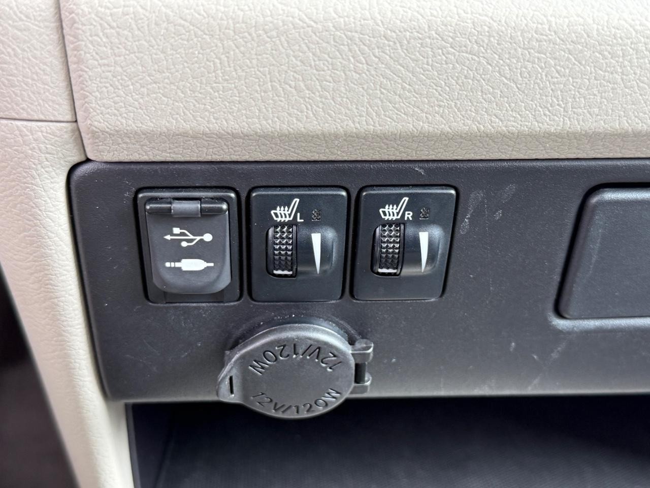 Toyota Sienna Vehicle Image 21
