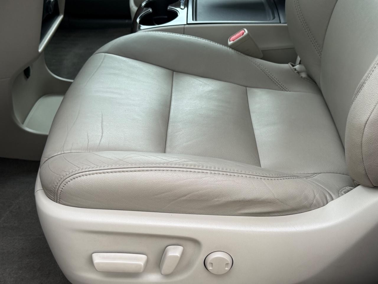 Toyota Sienna Vehicle Image 23