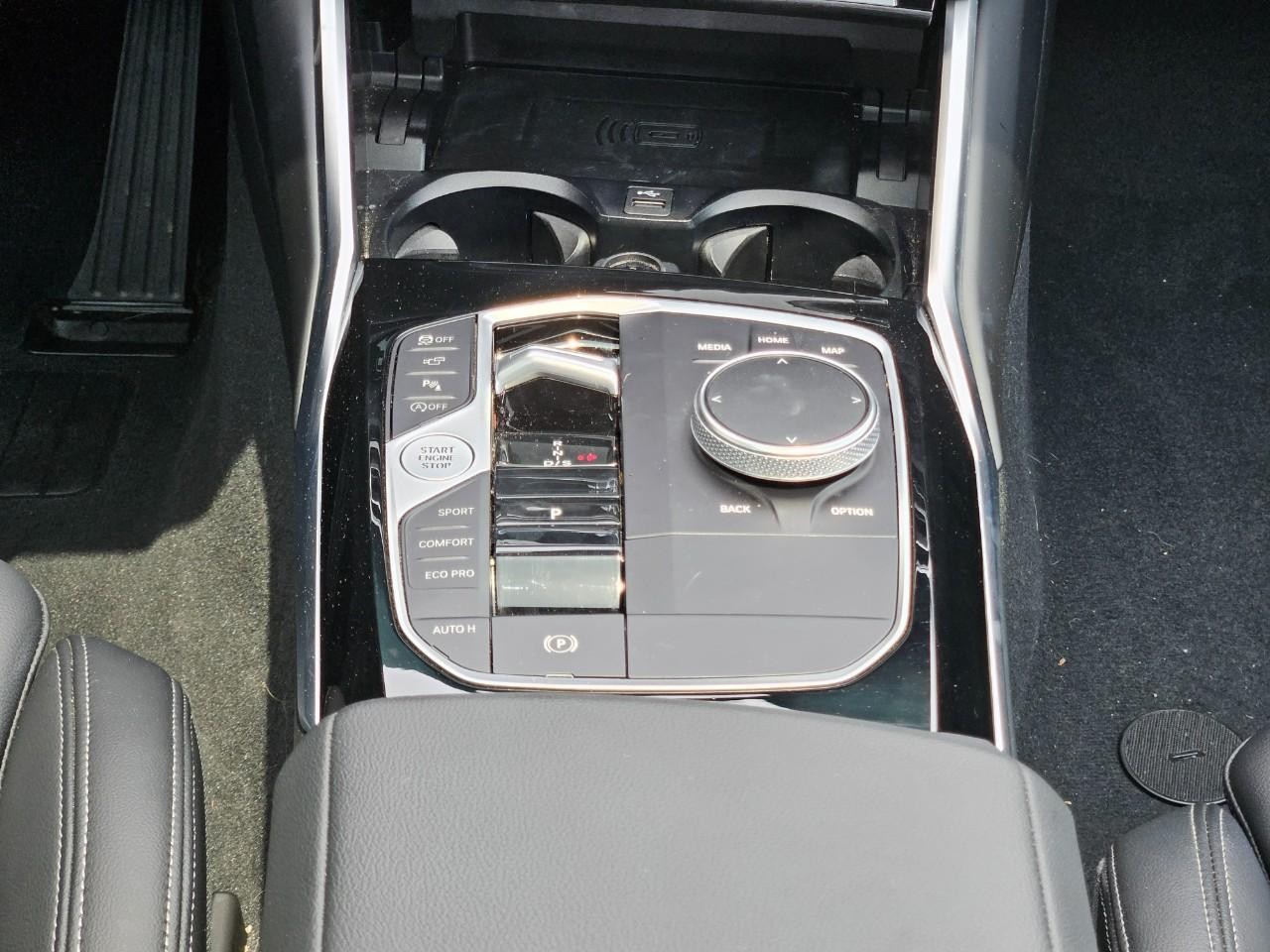 BMW 3 Series Vehicle Image 12