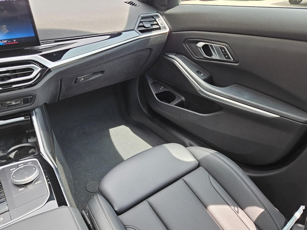 BMW 3 Series Vehicle Image 14