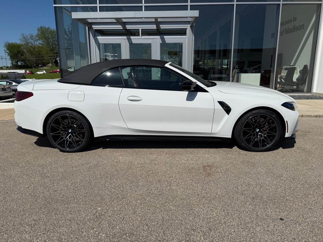BMW M4 Vehicle Image 02