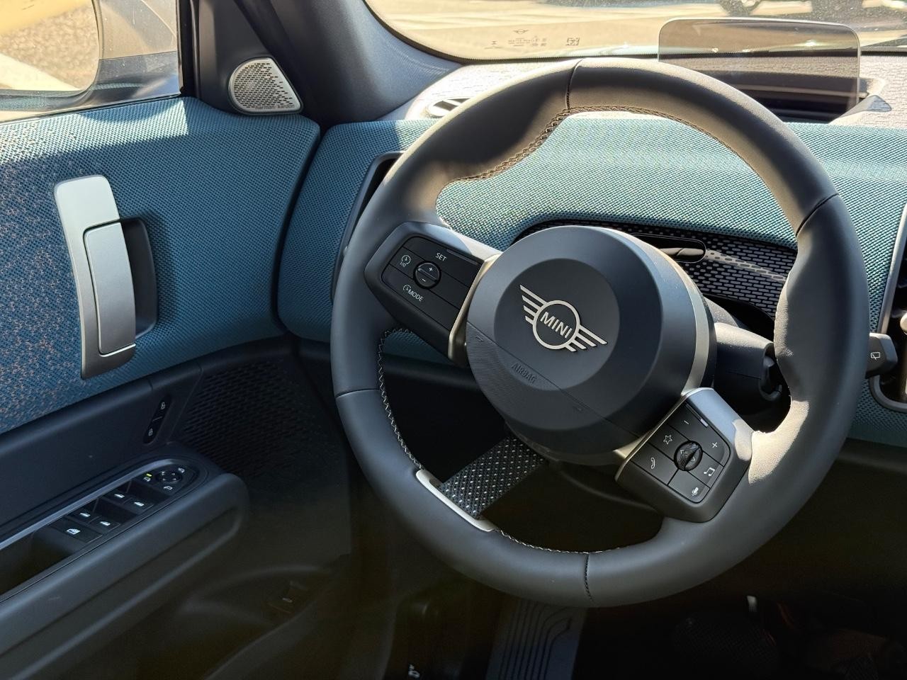 MINI Countryman Vehicle Image 09