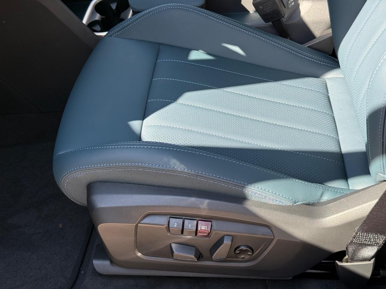 MINI Countryman Vehicle Image 16
