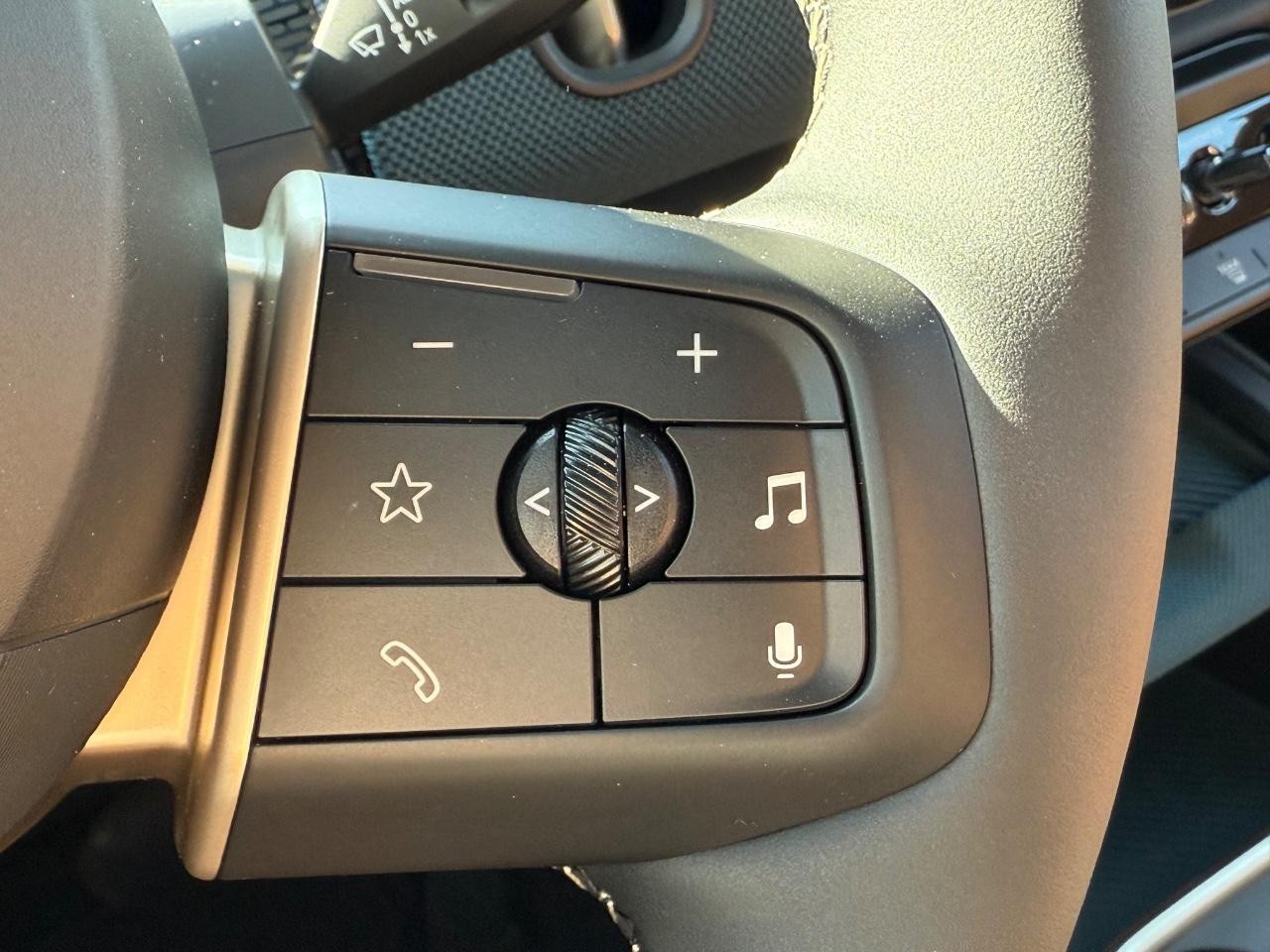 MINI Countryman Vehicle Image 12