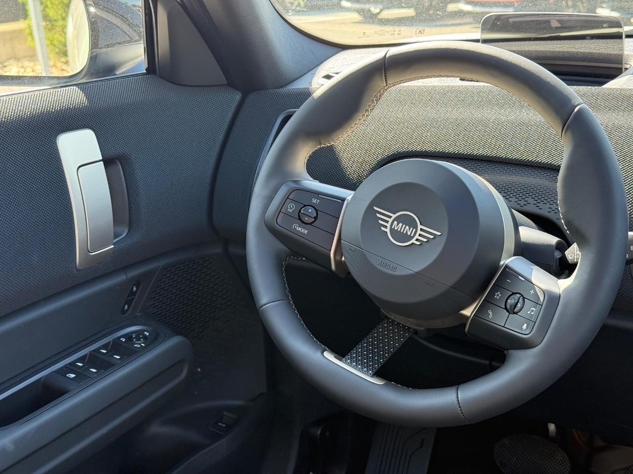 MINI Countryman Vehicle Image 09