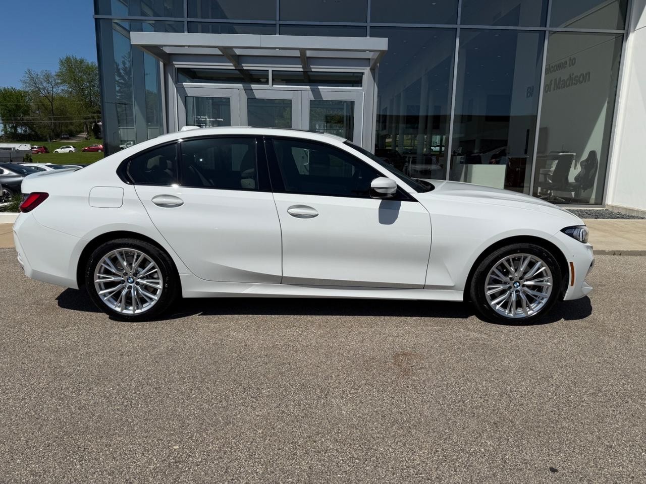 BMW 3 Series Vehicle Image 02