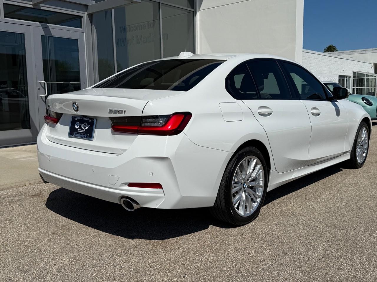 BMW 3 Series Vehicle Image 03