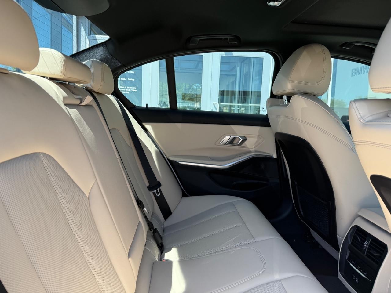 BMW 3 Series Vehicle Image 09