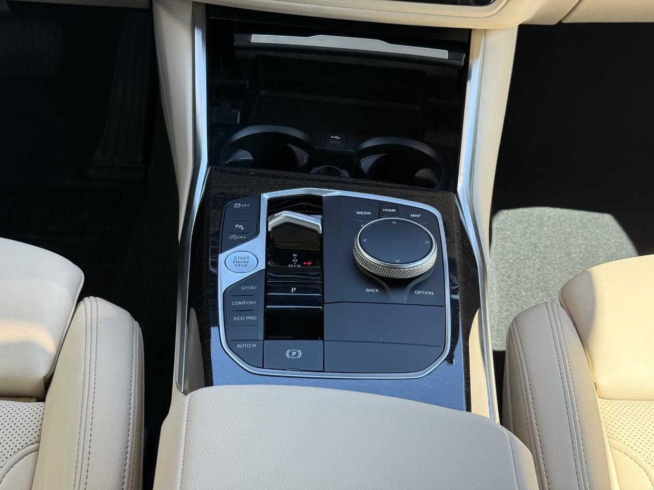 BMW 3 Series Vehicle Image 12