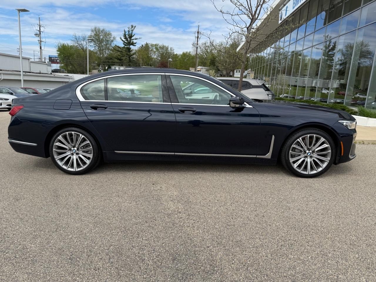 BMW 7 Series Vehicle Image 02