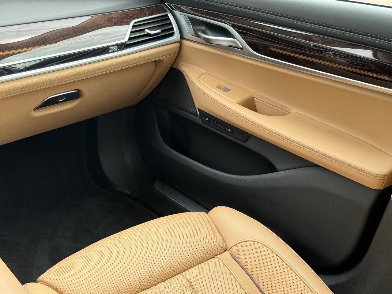 BMW 7 Series Vehicle Image 15
